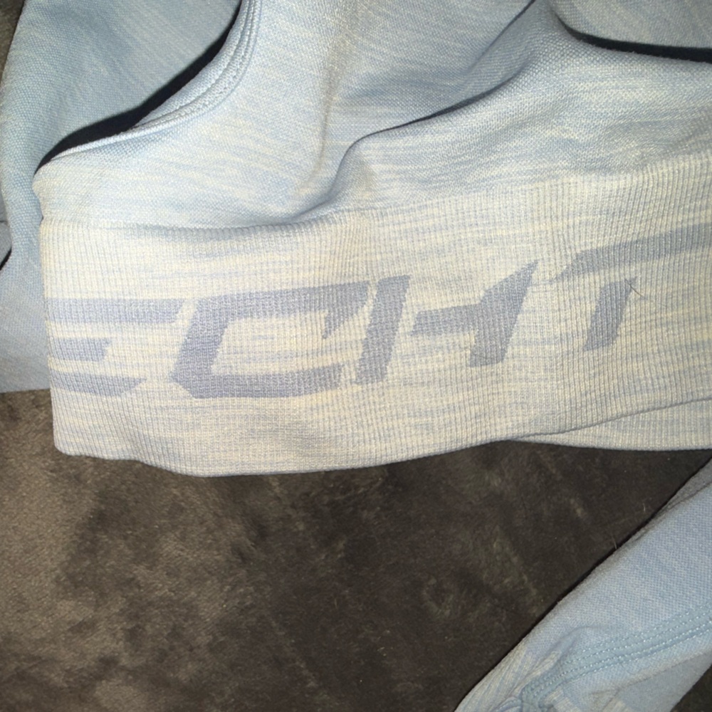 New Echt sports top